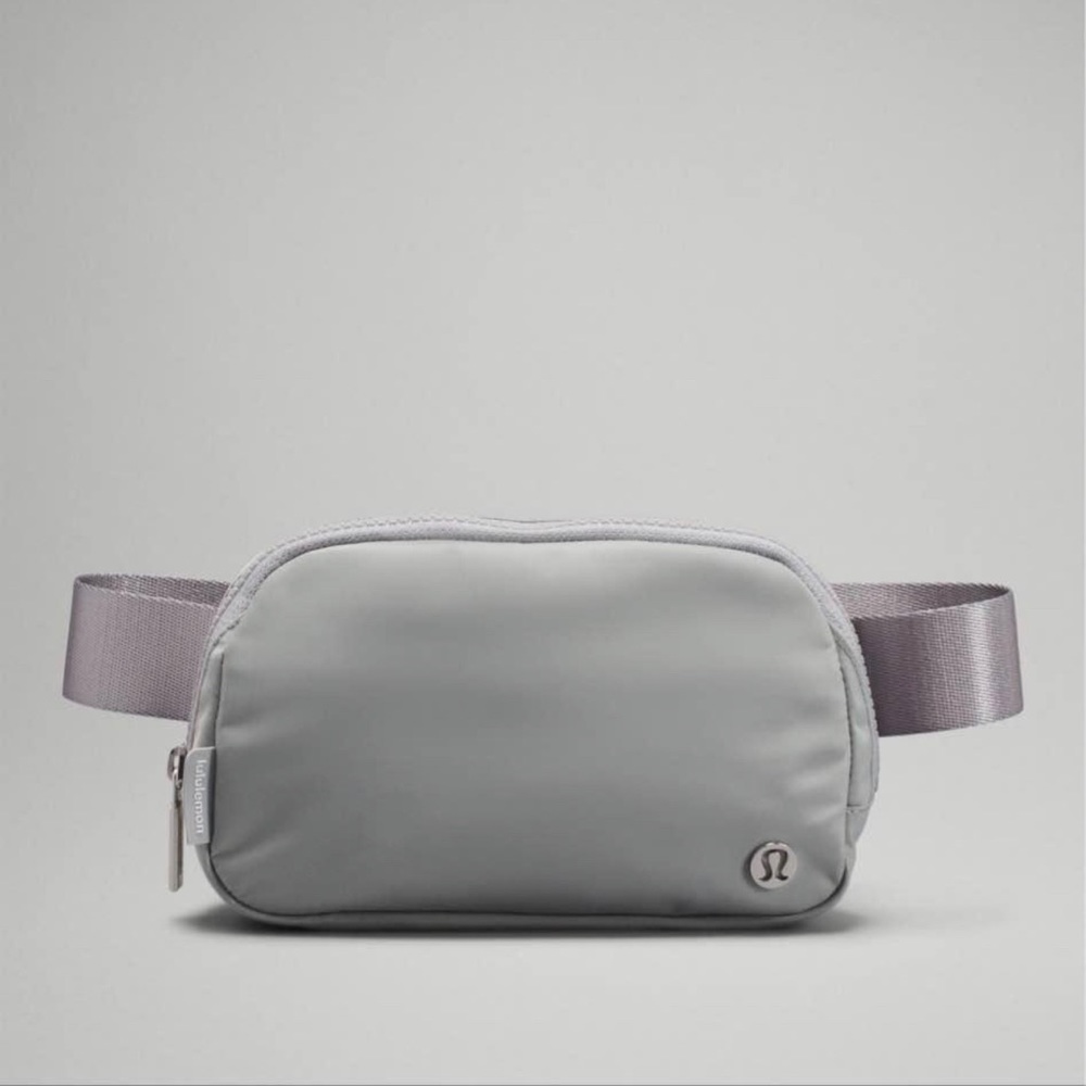Lululemon Everywhere Belt Bag Silver Drop